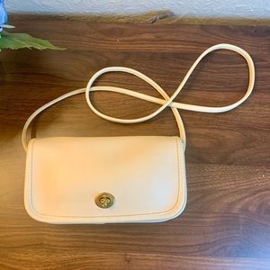 Coach vintage dinky crossbody leather purse